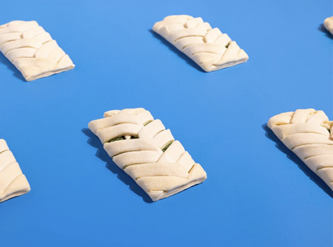 Generis_Food's tweet image. Looking for a unique, efficient, and hygienic #conveyorbelt for food applications? 

Learn more about @ForboMovement's new Transilon conveyor belt developed for dough processing and confectionery products: 

forbo.com/movement/en-gl…

--
#food #foodmanufacturing #manufacturing #mfg