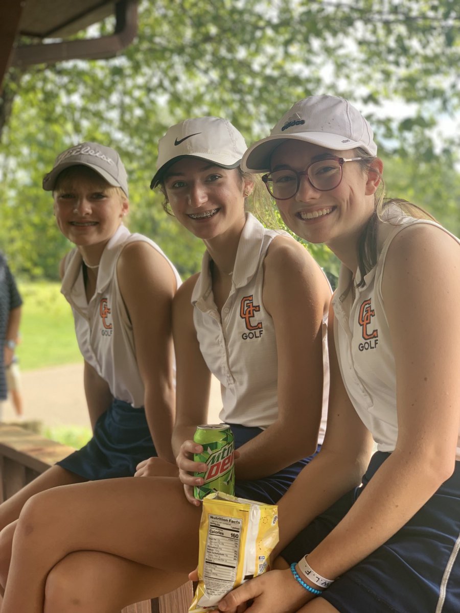 Anna is pictured on the far right with 2 of her teammates. Sophia Elmore in the center &amp; Natalie Garrett on the far left. #getwellsoon ⁦<a href="/KGCA1/">KY Golf Coaches Asso</a>⁩ ⁦<a href="/K105sports/">Cougar Sports on K105</a>⁩ ⁦<a href="/DannyCougarPage/">Grayson County Cougars (Danny Beasley)</a>⁩