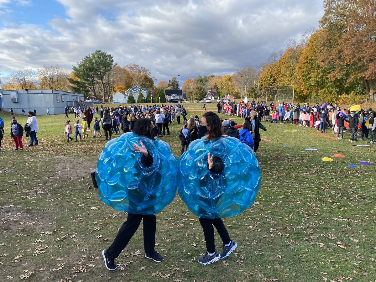 kellyta645's tweet photo. Way to go Nichols School!  We far exceeded our goal of $7,000 and to date have raised almost $11,000!!!! To celebrate we had a Bubble Suit Extravaganza where Mrs. DiIorio and Ms. DiBlasi competed in an obstacle course. So much fun!! https://t.co/0zprRStOf3