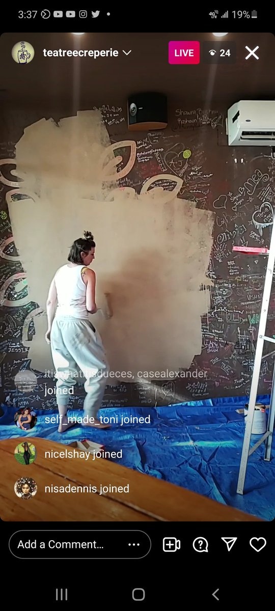ShellyCurran's tweet photo. POPULAR MEDIA PERSONALITY & RESTAURAUNT OWNER QUIZ SAYS SHE IS PAINTING OUT THE DEMONS AND WILL OPEN IN 2 WEEKS #LOVETOSEEIT @TeaTreeCreperie https://t.co/YGnUZtKgef