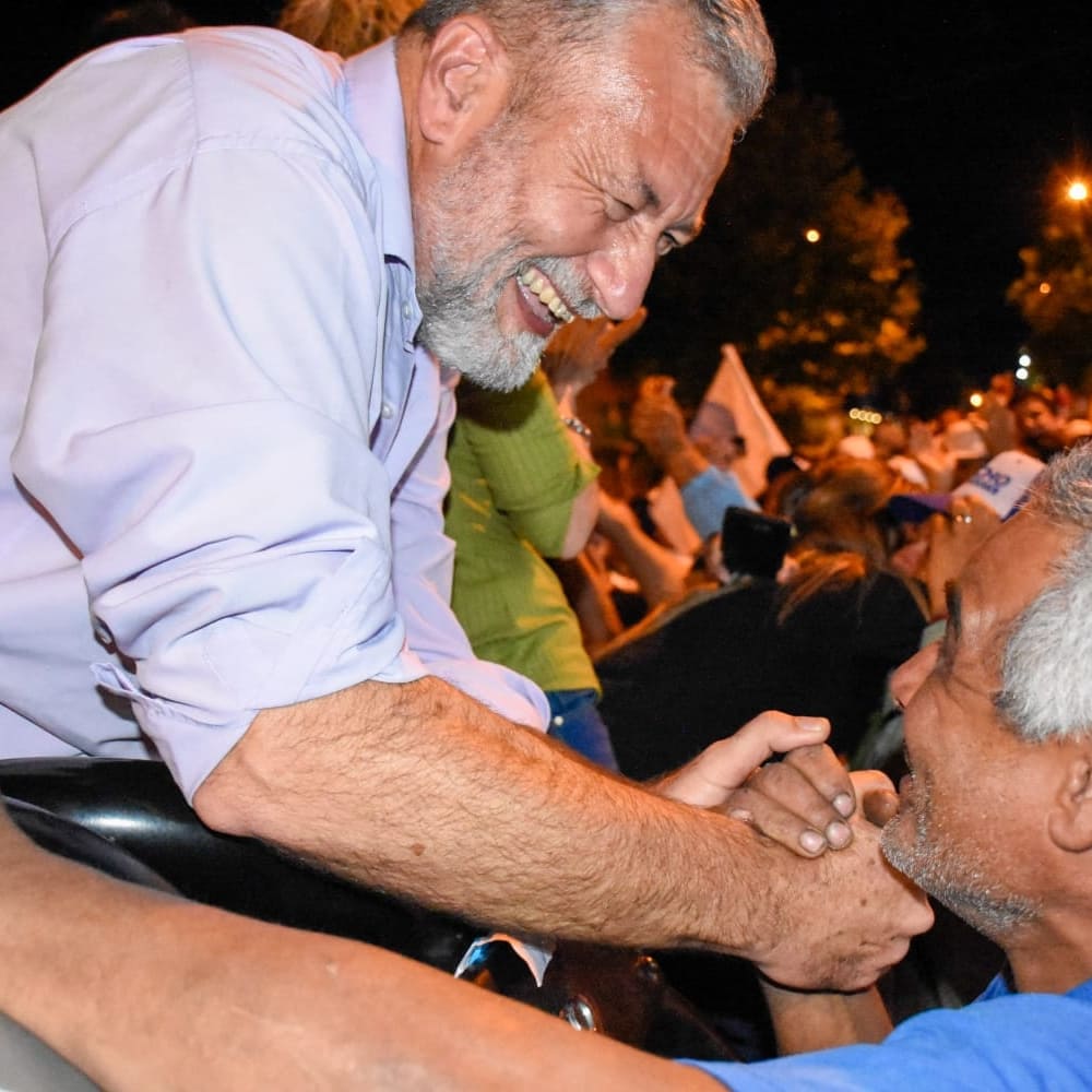 miguelarias456's tweet photo. El gran triunfo de la mano de @AscuaTincho en Paso de los Libres nos exige profundizar la política de desarrollo, modernización e inclusión. Se vienen tiempos mejores para toda la Argentina con la recuperación de la economía que encara nuestro Gobierno nacional. #DaleLibres https://t.co/zpQ624X9eF
