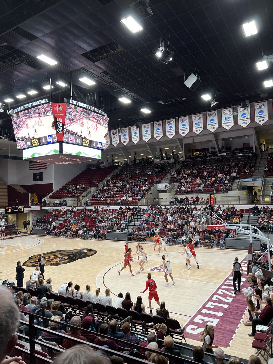 lizzybennett23's tweet photo. Had a great visit to the University of Montana! Beautiful facilities and state!
@CoachHolsinger 
@MontanaGrizWBB 
@sullivan3031 
@jtinx44 
@NateRHarris 
@NWSelect 
@FTSHoops https://t.co/dLWcY2HVkL