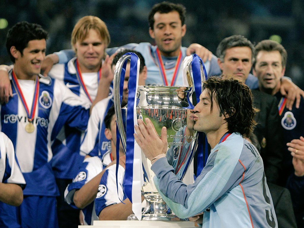 _Retroball's tweet photo. #VítorBaía 🇵🇹 en la consecución de la #UCL con el #FCPorto 🔵⚪ https://t.co/JXVGMnBuhH