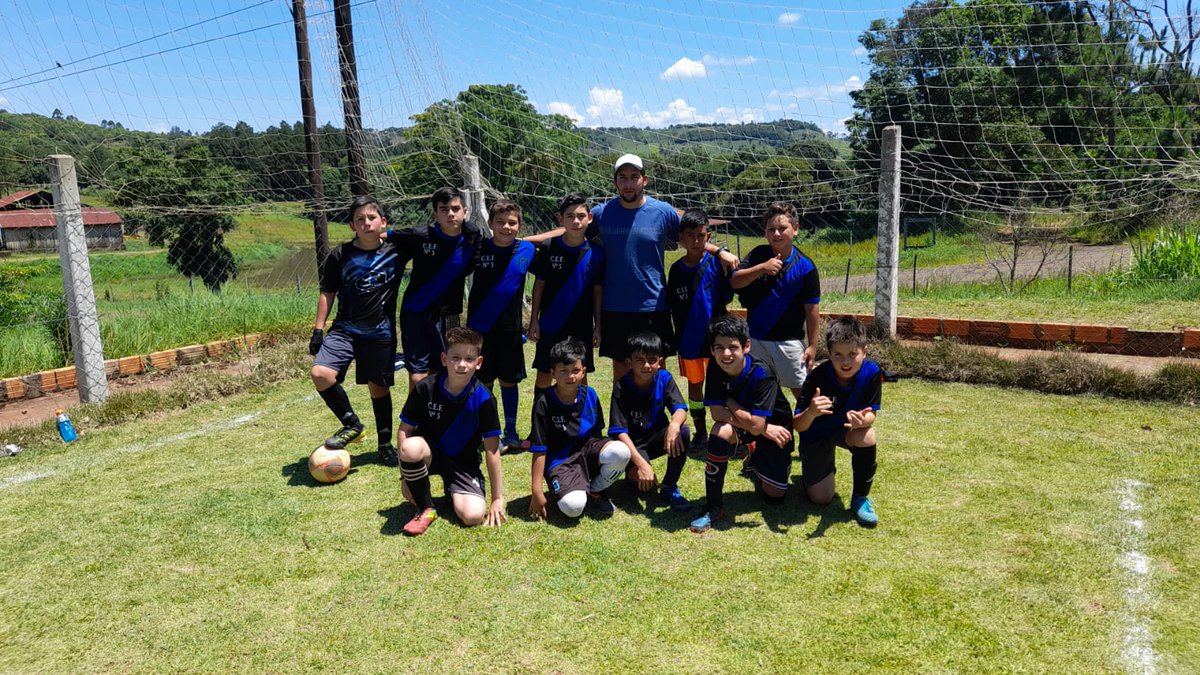 DirEducFIsica's tweet photo. Encuentro de fútbol con los chicos de Puerto Rico y los alumnos del CEF 5 en Bernardo de Irigoyen @HoracioNacke  @noelialeyria @CGEMisiones @jalbertogalarza @miguel_sedoff @MinDepMisiones @misioneseduca https://t.co/nI69tUll1I
