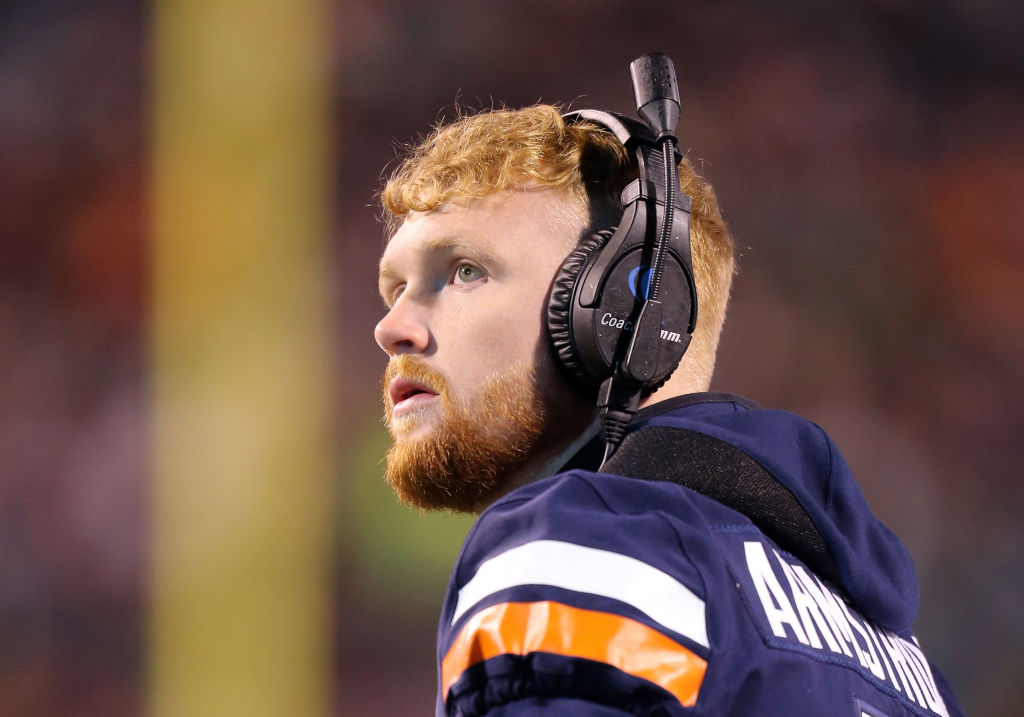 #UVA head coach Bronco Mendenhall on QB Brennan Armstrong's status ahead of Pitt on Saturday. 

"I'm hoping it's at least hour-to-hour, but I would prefer second-to-second."

247sports.com/college/virgin…