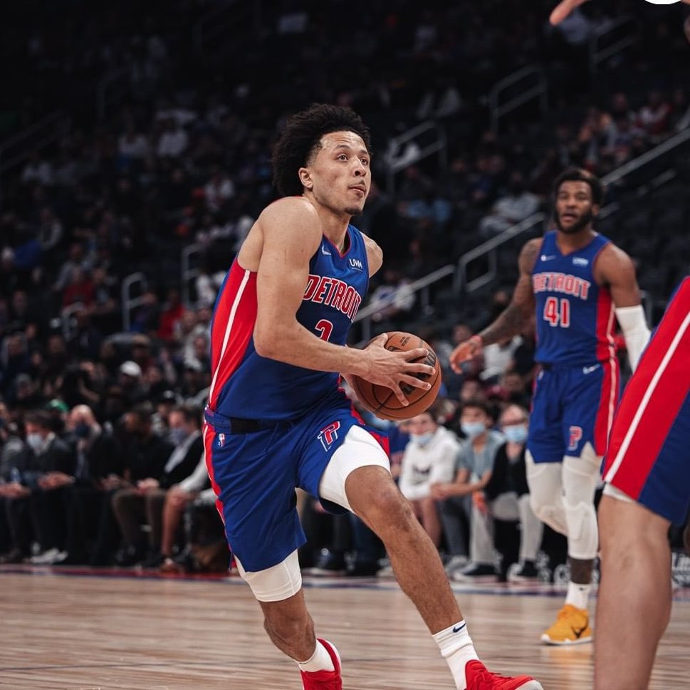 HoopAnalysisNet's tweet photo. Cade Cunningham with his best game so far this season:

🔹 25 PTS 
🔹 10-20 FG 
🔹 5-11 3PT 
🔹 8 REB 
🔹 8 AST 

Despite the loss, the rook had a solid performance 💪🏽

#Pistons #NBA75 #DETvsSAC https://t.co/x5hsuTIz1W