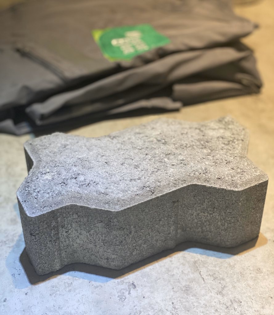 masterbloq's tweet image. Contribuir a la construcción sustentable y circular ✅ mediante el uso de materiales de origen local, eficientes y de baja huella de carbono, son objetivos que definen  nuestros productos. #Tarapaca 
#economiacircular #construccion #blockstrong #adoquin #hormigon
#masterBloq ♻️