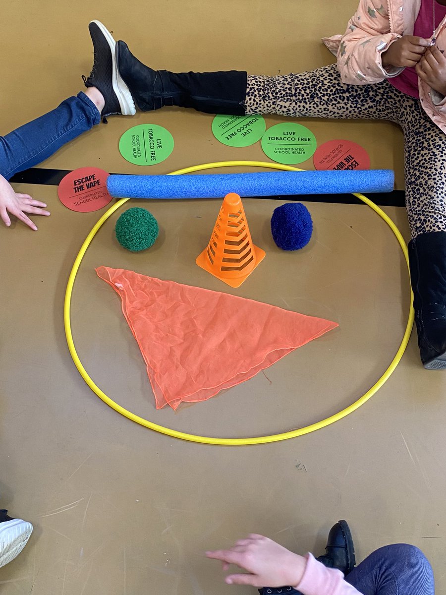 BulldogsPE's tweet photo. Decided to have a ‘laid back’ week of activites. Ss have been a little overwhelmed/crazy so I thought we could be festive &amp; concentrate on our school word of the month- TEAMWORK.  We threw in some locomotor &amp; skill practice to earn turkey parts. #WeStillLearning #STEMgiving https://t.co/dy0MmUU86V