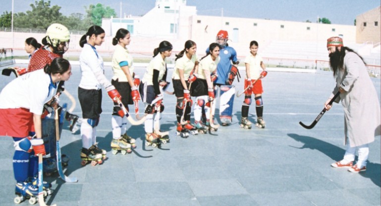 swati_s_'s tweet photo. Save Girls child .Saint Gurmeet Ram Rahim Singh ji insan adopted those girls as their foster father, who were discarded,aboandoned or even thrown away after birth. These girls are now getting their upbringing as Royal Daughters at dera sacha sauda. 
#NewLife https://t.co/m9nOXUcXct