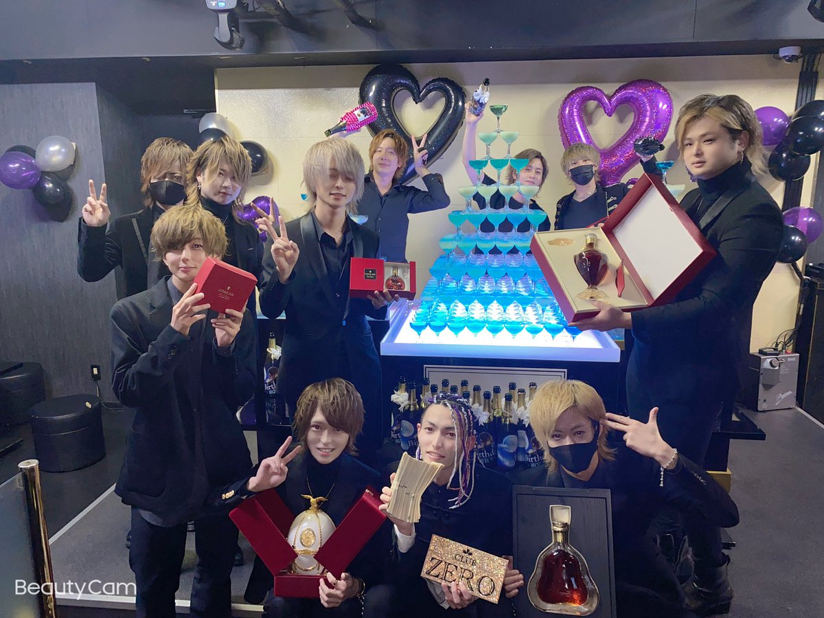 0821Bov's tweet photo. 代表就任祭‼️
ご来店してくださったお客様本当にありがとうございました😊
1000万行くことができました
まだ残り半月で熊本記録狙っていきます。

従業員の皆には本当に感謝してます
今のメンバーが本当に大好き
最強の店を目指して頑張ろうね😆 https://t.co/OPOdW94PnT