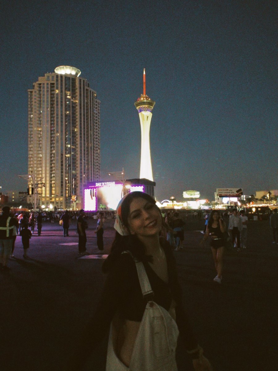 emiliauhhh's tweet photo. #daynvegas2021 🤎 https://t.co/zcHG2aFfic