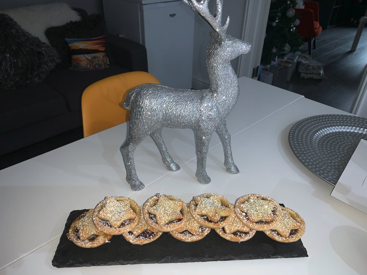 Fionas_Paradox's tweet photo. #glutenfree and #lactofree
Hoping to batch cook some mince pies for the freezer.
I used @my_gfree_guide gluten free short crust pasty for these last year.
I swapped out butter for a plant based alternative.
#baking #homebaker #christmas #mincepies https://t.co/XHOFETD7Tk