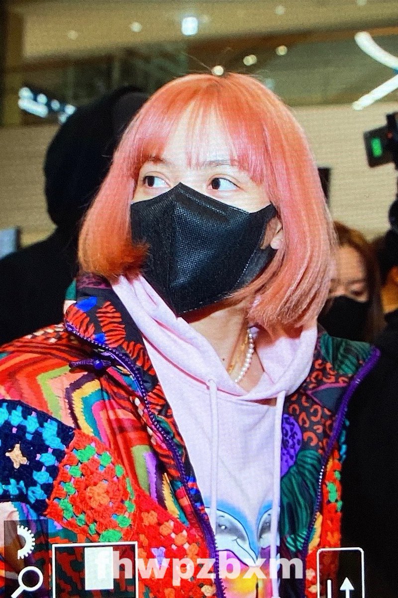 LISA fan account tweet media