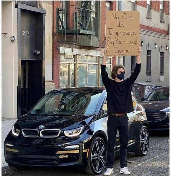 nobody really cares✌🏻

#ElectricVehicles #meme #tesla #EVs #ICEvehicles #bmw #BMWi3