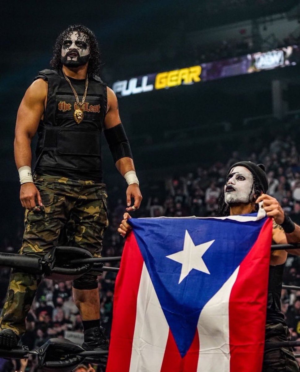 LA BANDERA PUERTORRIQUEÑA 🇵🇷🇵🇷🇵🇷

QUE ORGULLO SE SIENTE SER BORICUA !!

👑🔥👑
#PRoudNPowerful  #SantanaAndOrtiz 
#TheiLLEST  #Boricua  #HachaYMachete