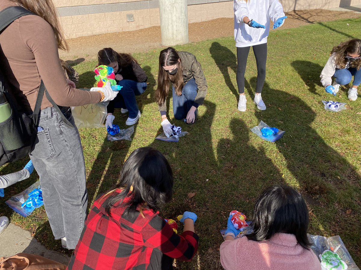 AHSGriffin's tweet photo. Tie dying with student council today! ❤️🧡💛💚💙💜 https://t.co/vt1J86JrH4