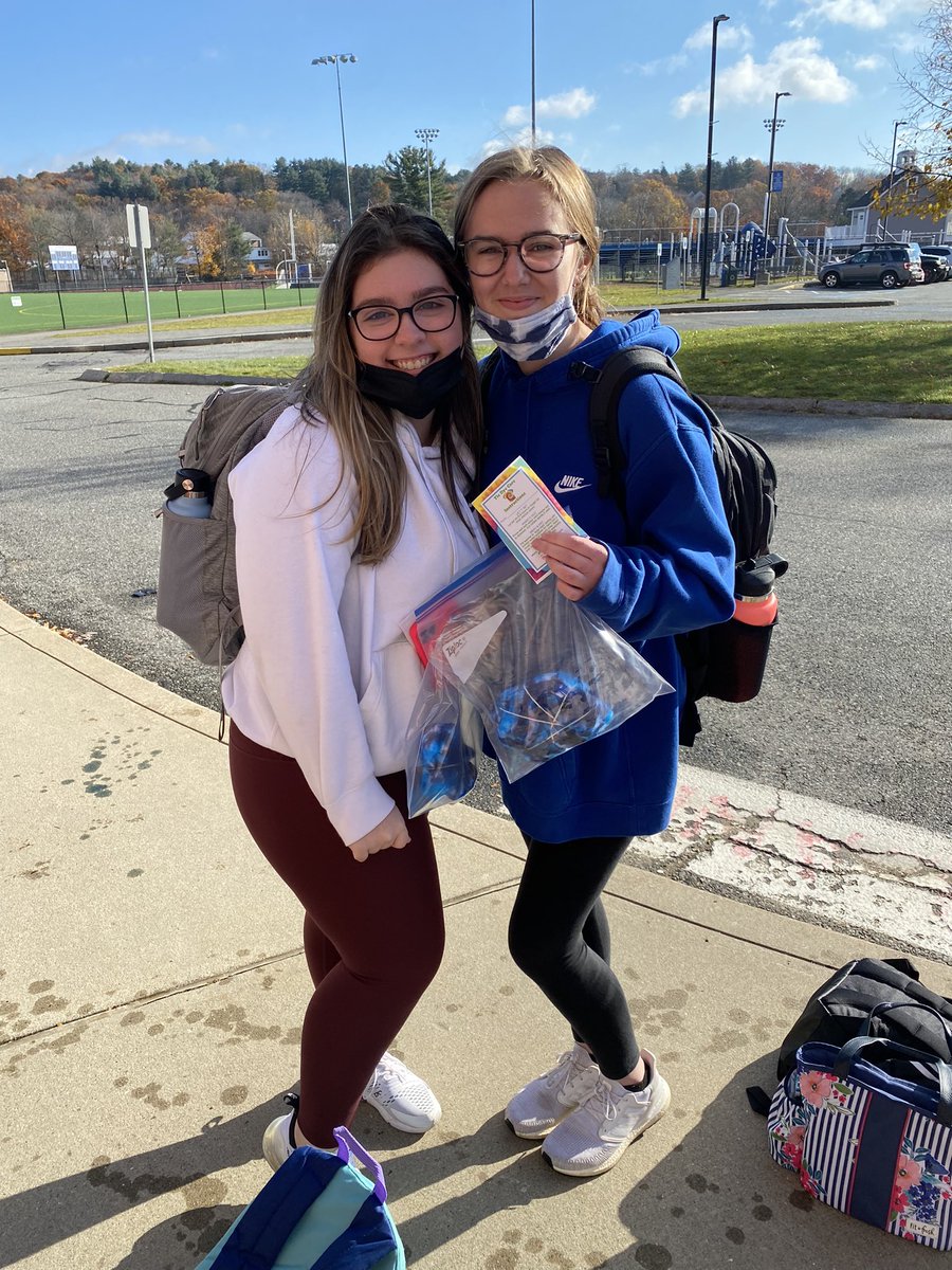 AHSGriffin's tweet photo. Tie dying with student council today! ❤️🧡💛💚💙💜 https://t.co/vt1J86JrH4