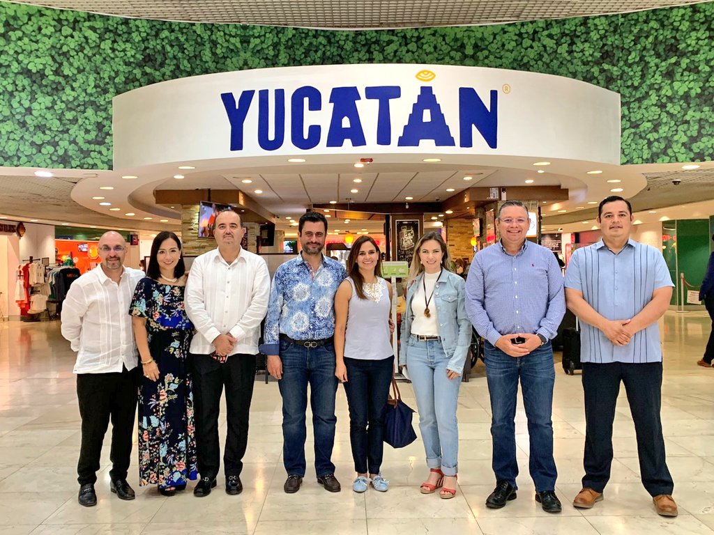 CONCANACO's tweet photo. Llegó Héctor Tejada, Presidente de Concanaco, e integrantes del Comité Ejecutivo de la Confederación a Mérida para participar en la inauguración del #TianguisTuristico2021 https://t.co/4zJn12KKQr