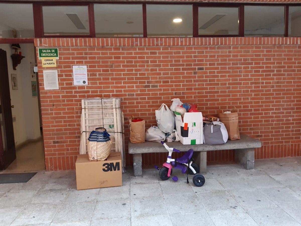 Sporti_5's tweet photo. La plataforma #Sporti recibe un aviso de  @presidenteagcs, donde solicitan ropa, enseres  y comida para gestantes o mujeres con hijos pequeños sin recursos, y hoy se ha hecho entrega de juguetes, una cuna, ropa y alimentos, seguimos 💙💚❤️
#AJPNE
#RAGCE
#WOMANSWEEK
#HGCA
#AESFAS https://t.co/QldyveKERx