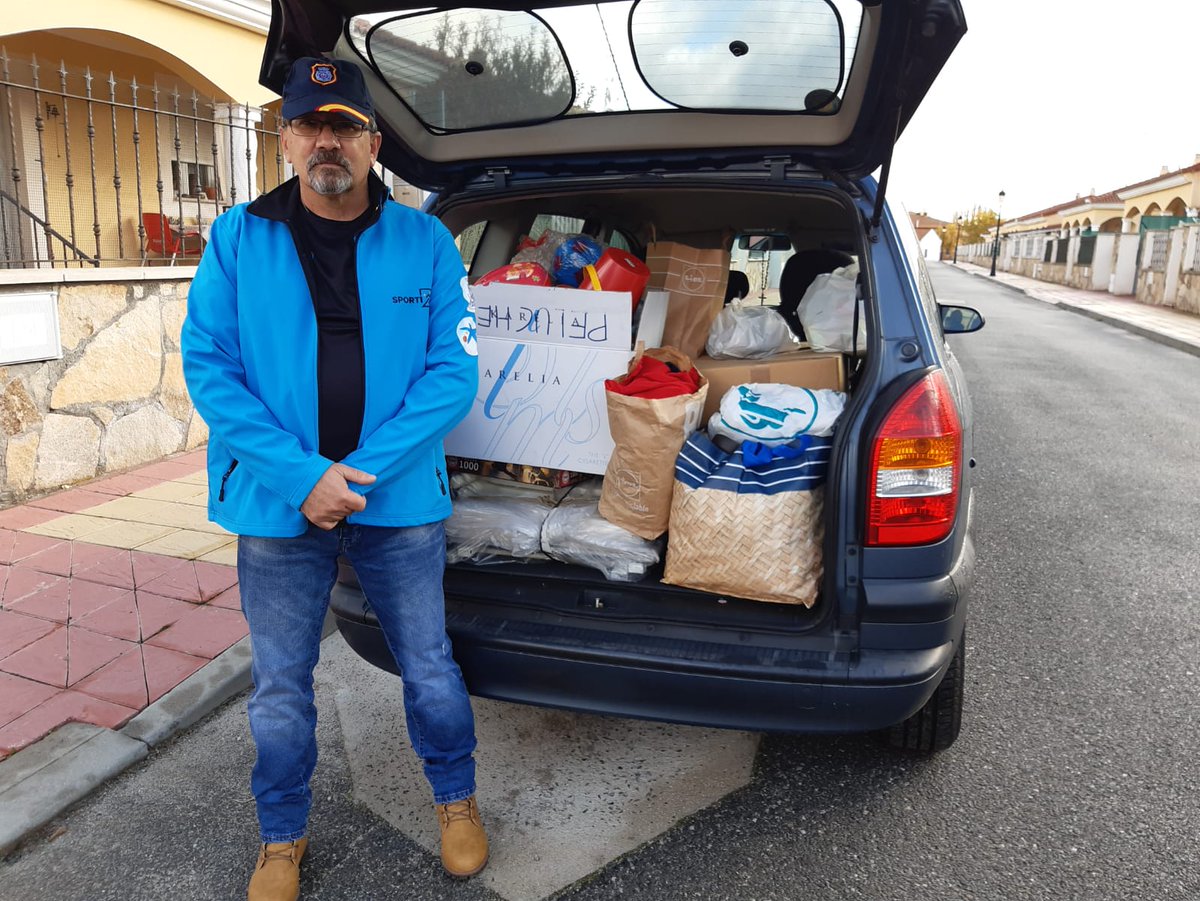Sporti_5's tweet photo. La plataforma #Sporti recibe un aviso de  @presidenteagcs, donde solicitan ropa, enseres  y comida para gestantes o mujeres con hijos pequeños sin recursos, y hoy se ha hecho entrega de juguetes, una cuna, ropa y alimentos, seguimos 💙💚❤️
#AJPNE
#RAGCE
#WOMANSWEEK
#HGCA
#AESFAS https://t.co/QldyveKERx