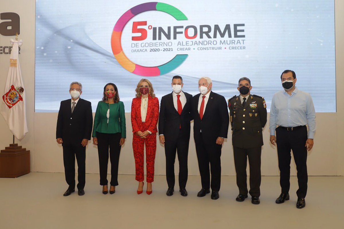 alejandromurat's tweet photo. Agradezco la presencia del Srio. Víctor Manuel Villalobos Arámbula (@vmva1950), representante del Pdte. @lopezobrador_, y del senador @RicardoMonrealA. En este #5toInformeOax compartí acciones, avances y logros que alcanzamos a cinco años de gobierno. https://t.co/ps9bQgen7N
