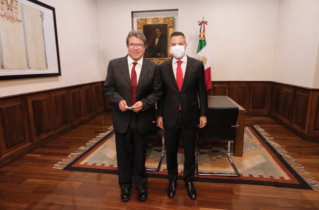 alejandromurat's tweet photo. Agradezco la presencia del Srio. Víctor Manuel Villalobos Arámbula (@vmva1950), representante del Pdte. @lopezobrador_, y del senador @RicardoMonrealA. En este #5toInformeOax compartí acciones, avances y logros que alcanzamos a cinco años de gobierno. https://t.co/ps9bQgen7N