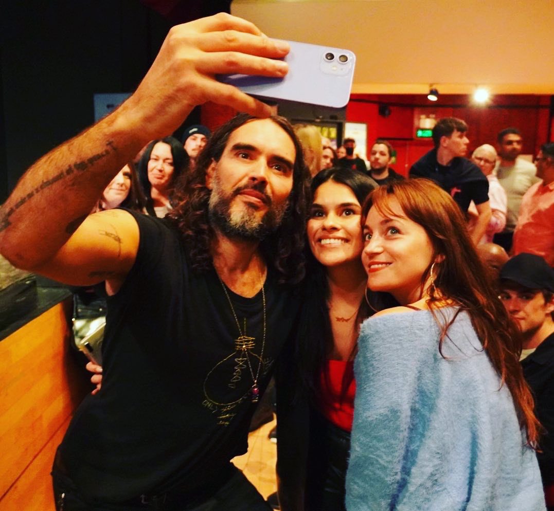 rustyrockets's tweet photo. Reading! The ground floor for a glorious AWAKENING!!! Here we all are!!!
#33tour #reading https://t.co/JkJG0rc6yx
