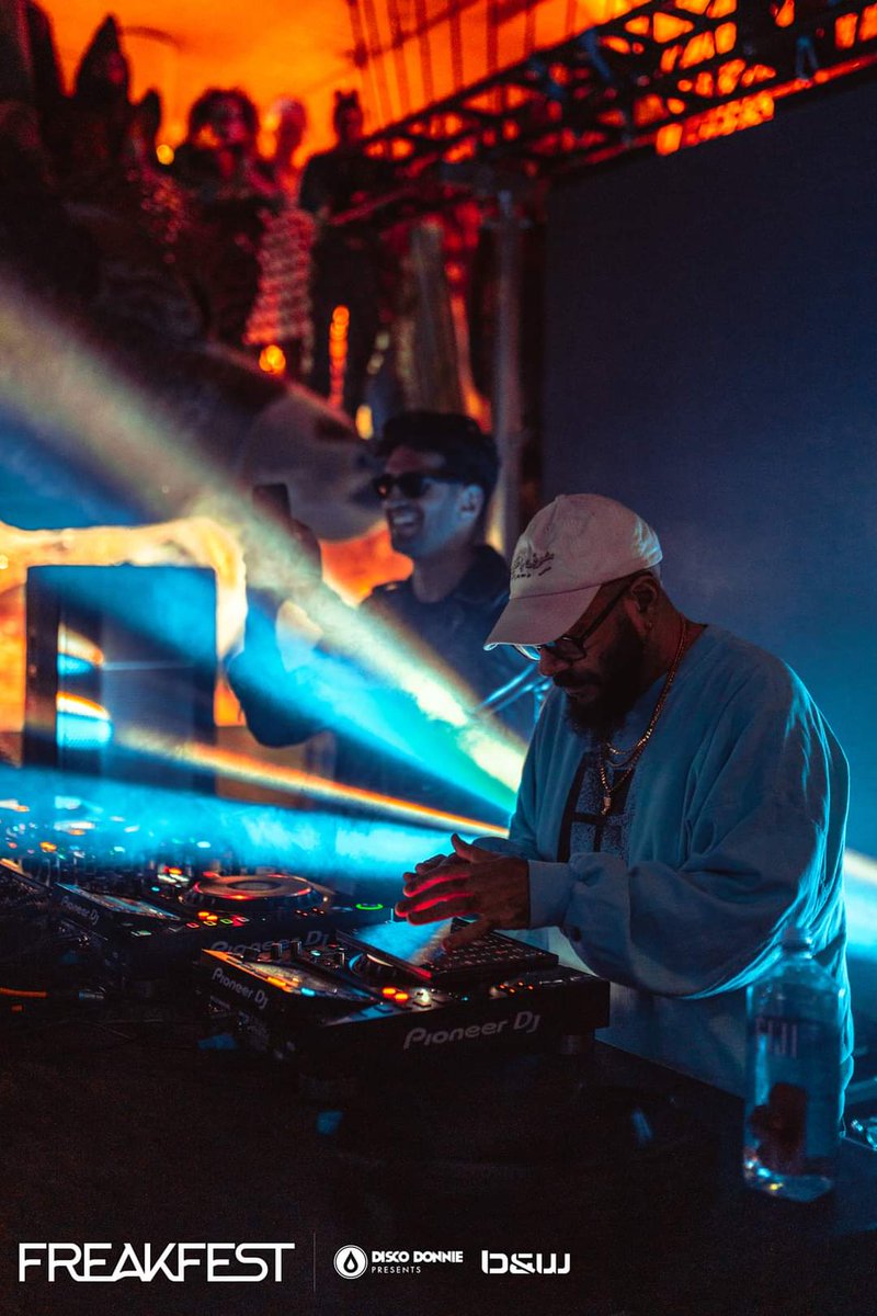 LightLabSTL's tweet photo. @BandWSTL presents @Chromeo at #freakfeststl at @citymuseum
πΈ @When_i_snapped
#halloween #citymuseum #stlcitymuseum #led #ledwall #ledlighting #lightwall #intelligentlighting #ledvideowall #vjlife #vj #edm #stledm #stlevents #stlnightlife #stl #stlouis #lightlab https://t.co/ahP1ZKcmii