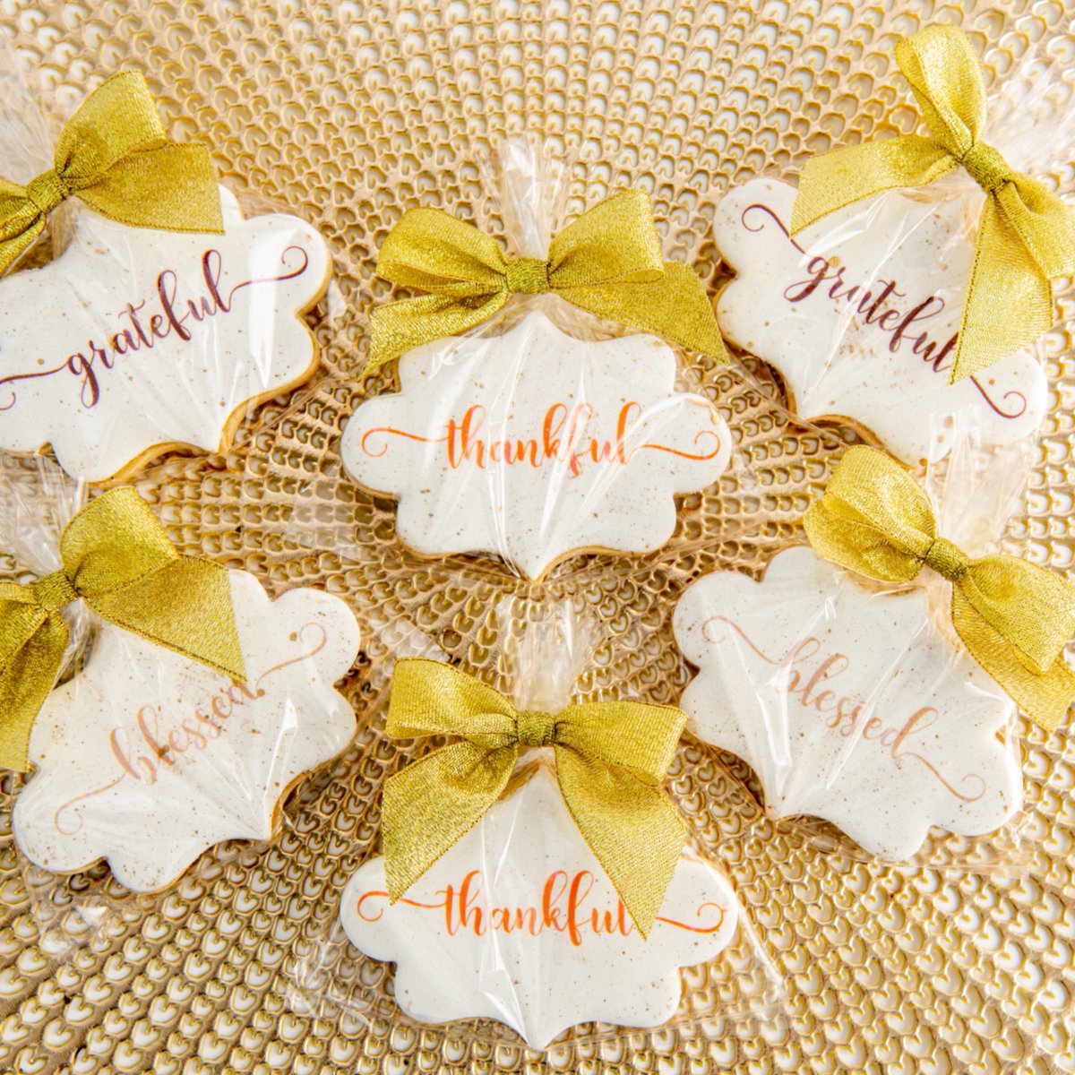 Do something especially sweet this #Thanksgiving! #bakery #ideas #partyfavors # #eventplanner #eventdesign #events #event #party #celebration #reception #eventprofs #cookies #dessertbar #dessert #catering #losangeles #lacatering #labakery  #losangeles sweetesbakeshop.com/collections/fa…