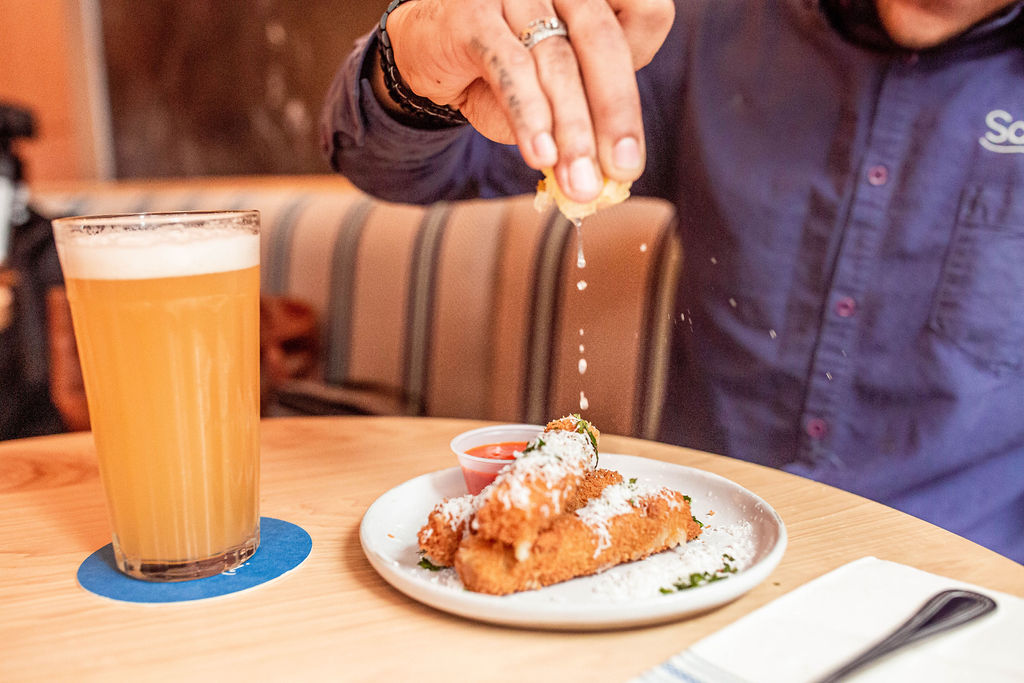 New Menu Item Alert!
Try our #SaganakiCheeseSticks 🧀with Spicy Red Pepper Dipping Sauce!
#SalonikiGreek #FreshGreekFood #FoodLovers #Foodie