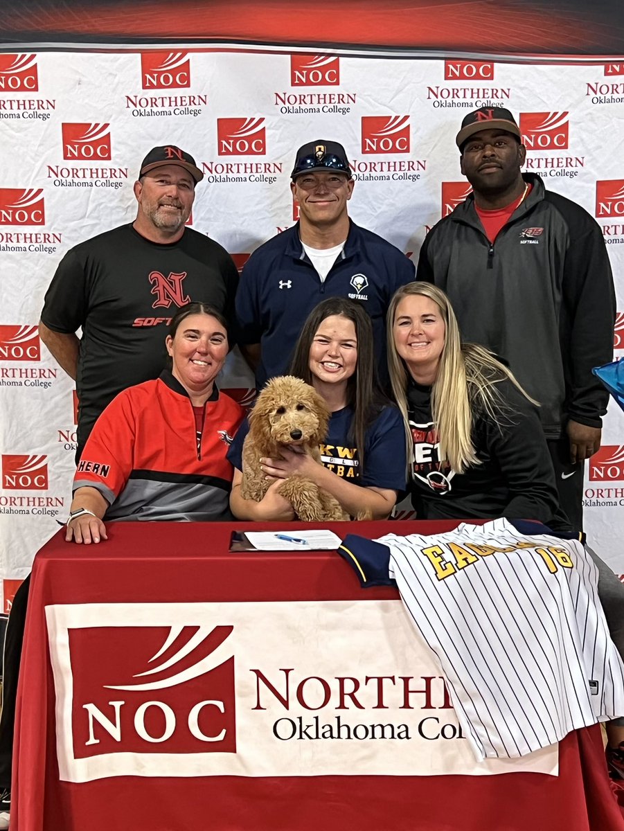 NOCEnidSB's tweet photo. These 4 made it 𝐎𝐅𝐅𝐈𝐂𝐈𝐀𝐋 today and signed their NLI. 

Slater Eck - USAO (@DroverAthletics)
Madison Gabeau - OKWU
Ashleigh McCause - OKWU 
Ashlyn Smith - OKWU
(@OKWUeagles_SB)

Girls have worked since day 1 for this and we are extremely proud of you all. 

#JetFAM4Life ✈️ https://t.co/Y5fjDXi9JD
