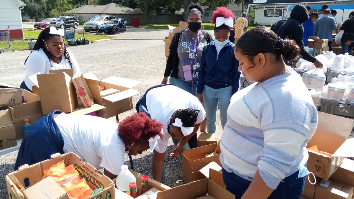 AlmedaES_Wrap's tweet photo. Collaborative Leadership, High School Mentors, Community Service, Food Security... WE ARE ALMEDA 🐾💪🏾 @Almeda_Elem @AlmedaMsSerrano @CCooper_DWC https://t.co/LhovDiff7M