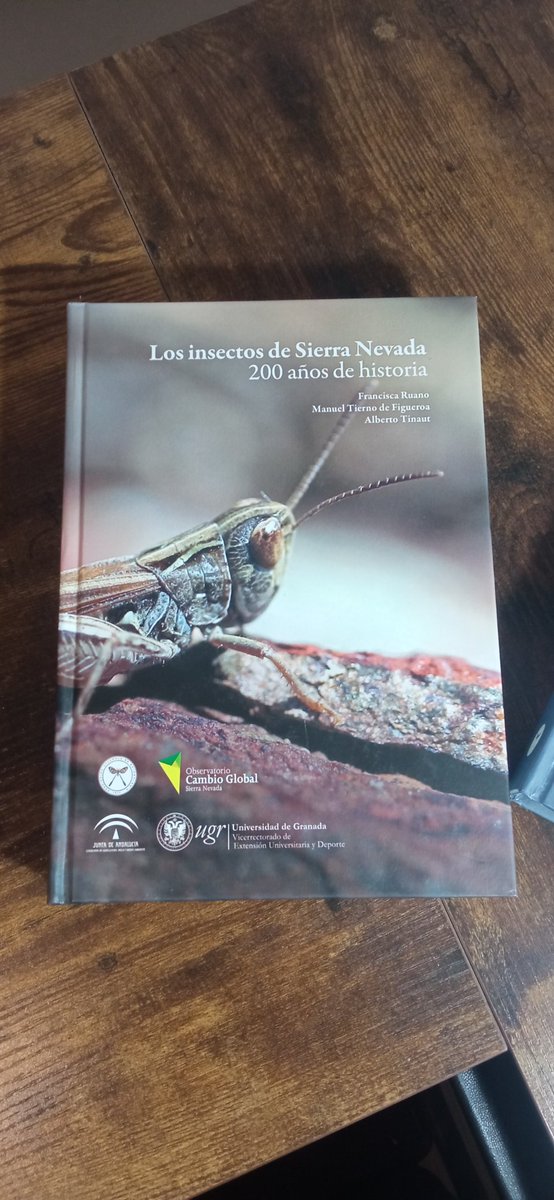 Davidoya's tweet photo. "A veces, los pequeños gestos pueden generar conocimiento" #Notiresunlibro #Cambialo #librosusados #otravida #SierraNevada #Entomologia 📙📗🦗🦟🦠🐜🏔️🏞️ https://t.co/ldq6ZirrCX