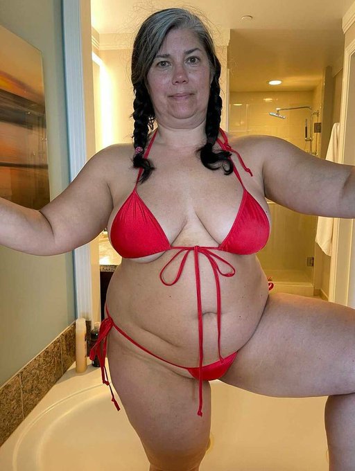 I love MILFs. Happy Milf Monday ❤ #MilfMonday Milfs Featured: @tiannaivy @DDD_Angie and @TrishDanny3<a href="/tag/milfmonday"class="tags">#MilfMonday</a>