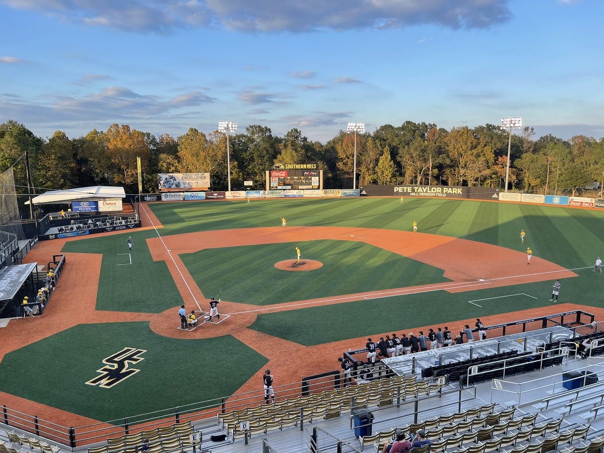 therallybike's tweet photo. So this is what suite level looks like. #chuckfish at the plate. 3-0 Black in the 5th. https://t.co/GfmDJUyuFw