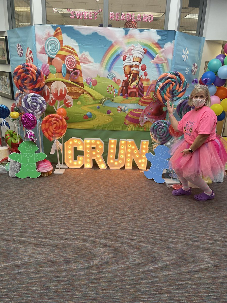 Shannymac5567's tweet photo. Our amazing librarian has done it again! “Sweet Readland” Book-fair at Cougar Run is officially started! Thank you Wendy Jo Woody, AKA Princess Lolli! @dcsdk12 #CRUNROCKS @DCSDFamily https://t.co/CobeMnK6tM