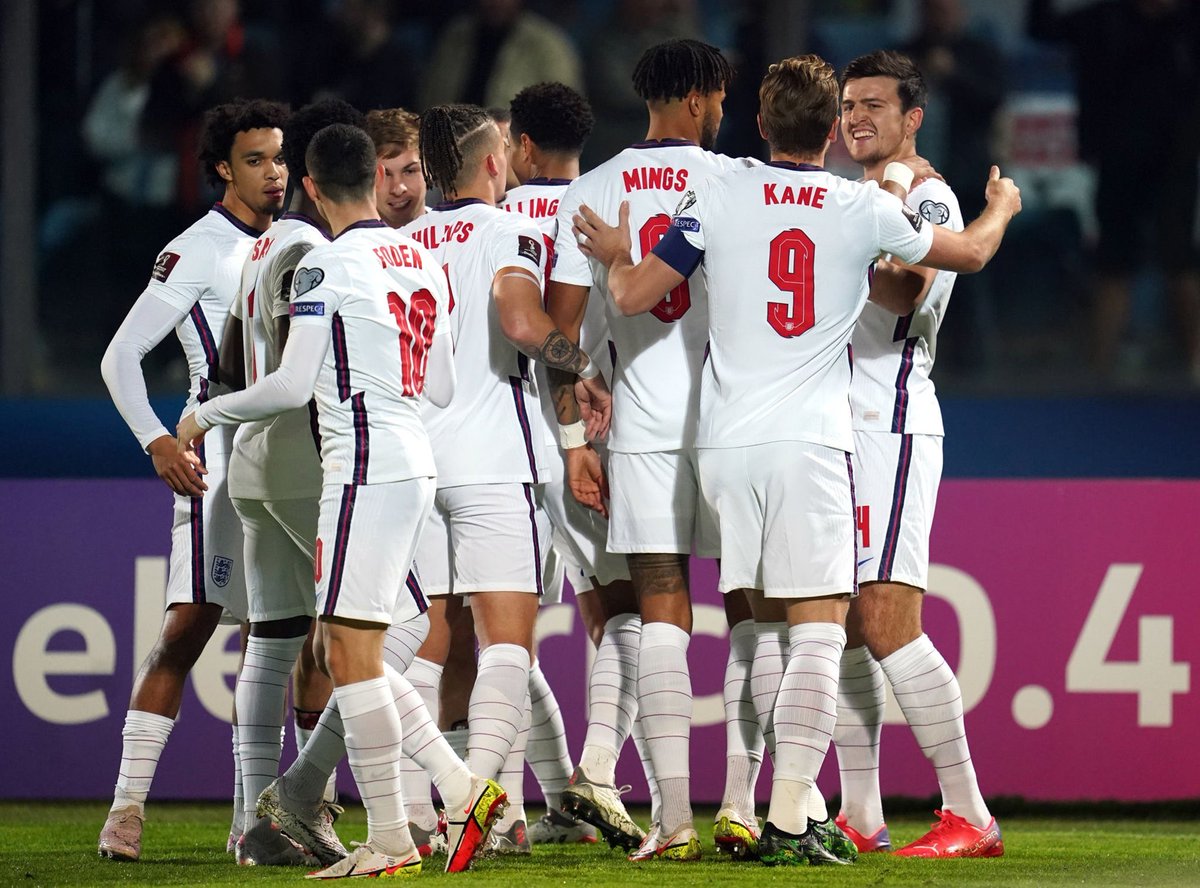 SystemFoot's tweet photo. [#WCQ2022🇪🇺] L’#Angleterre 🏴󠁧󠁢󠁥󠁮󠁧󠁿 pulvérise #SaintMarin 🇸🇲 10-0 !

⚽️ #Maguire 6’
⚽️ #Fabbri (csc) 15’
⚽️⚽️⚽️⚽️ #Kane (pen) 27’ 31’ (pen) 39’ 42’
⚽️ #SmithRowe 58’
⚽️ #Mings 69’
⚽️ #Abraham 78’
⚽️ #Saka 79’

#SMRENG https://t.co/2VTaNbrvCm