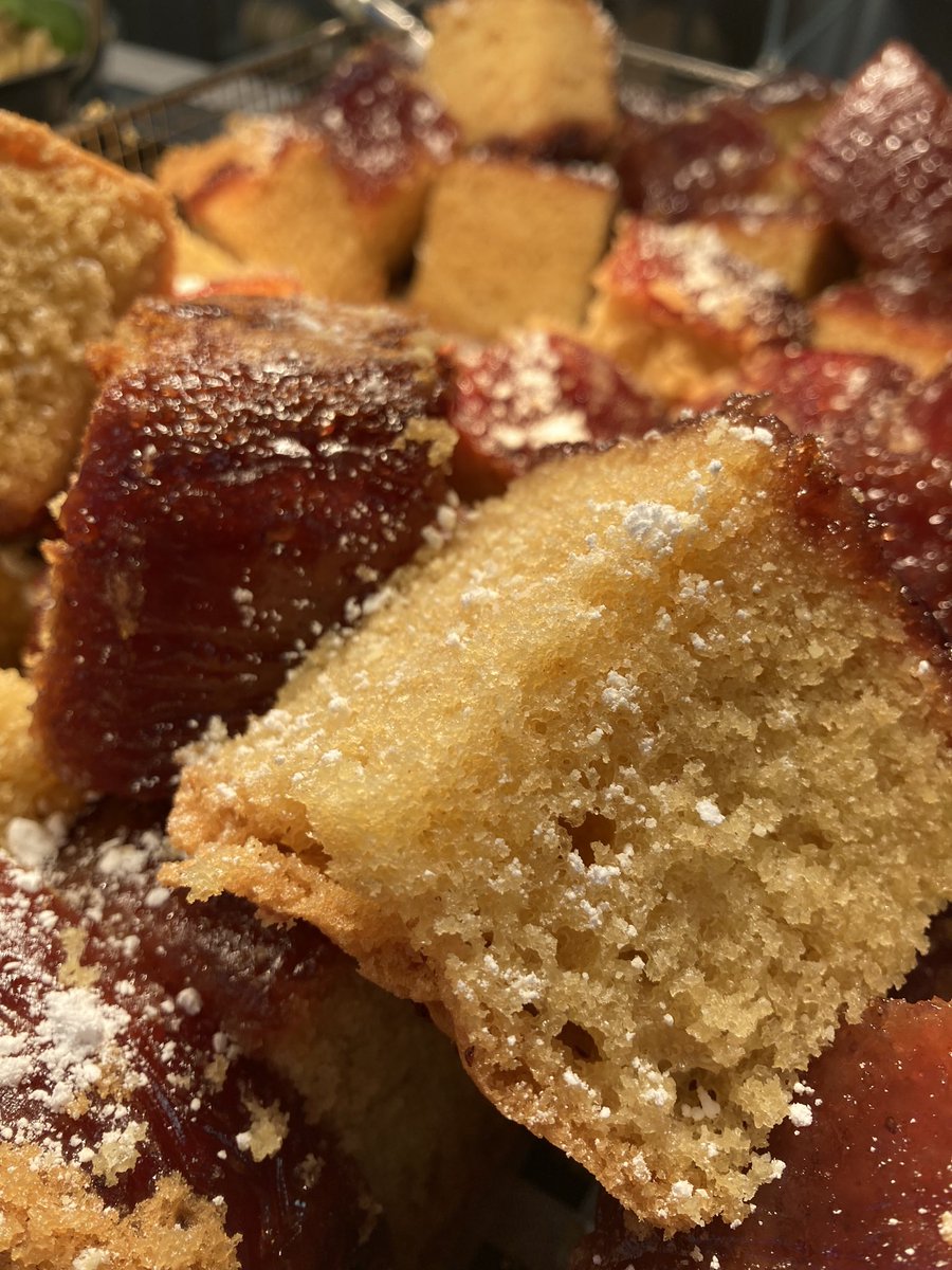 ChefRobWilliams's tweet image. Piri Piri chicken, old school jam sponge, and a chocolate mint pot on offer today @RydalPenrhos @HolroydHowe @Traceykeane123