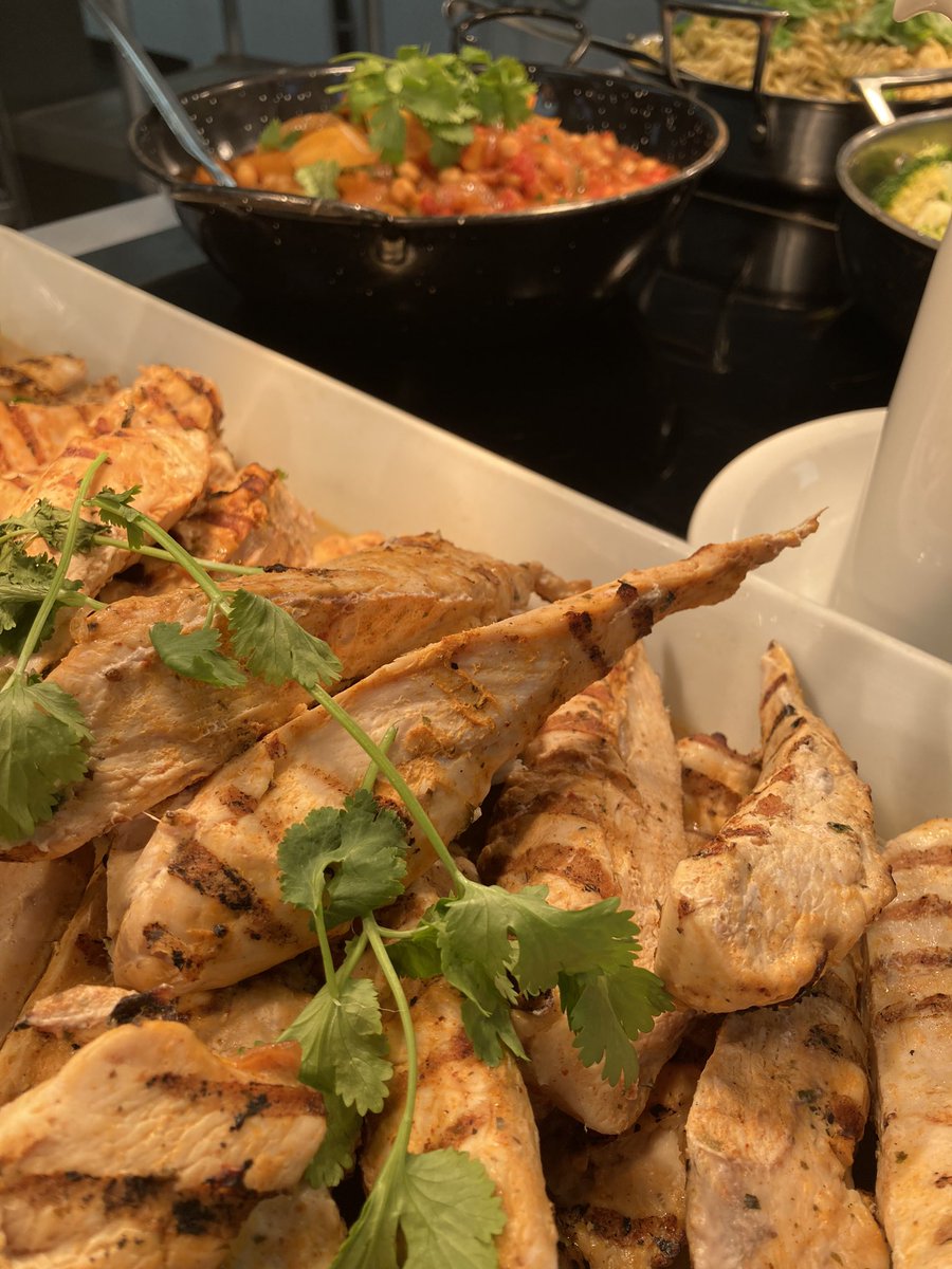 ChefRobWilliams's tweet image. Piri Piri chicken, old school jam sponge, and a chocolate mint pot on offer today @RydalPenrhos @HolroydHowe @Traceykeane123