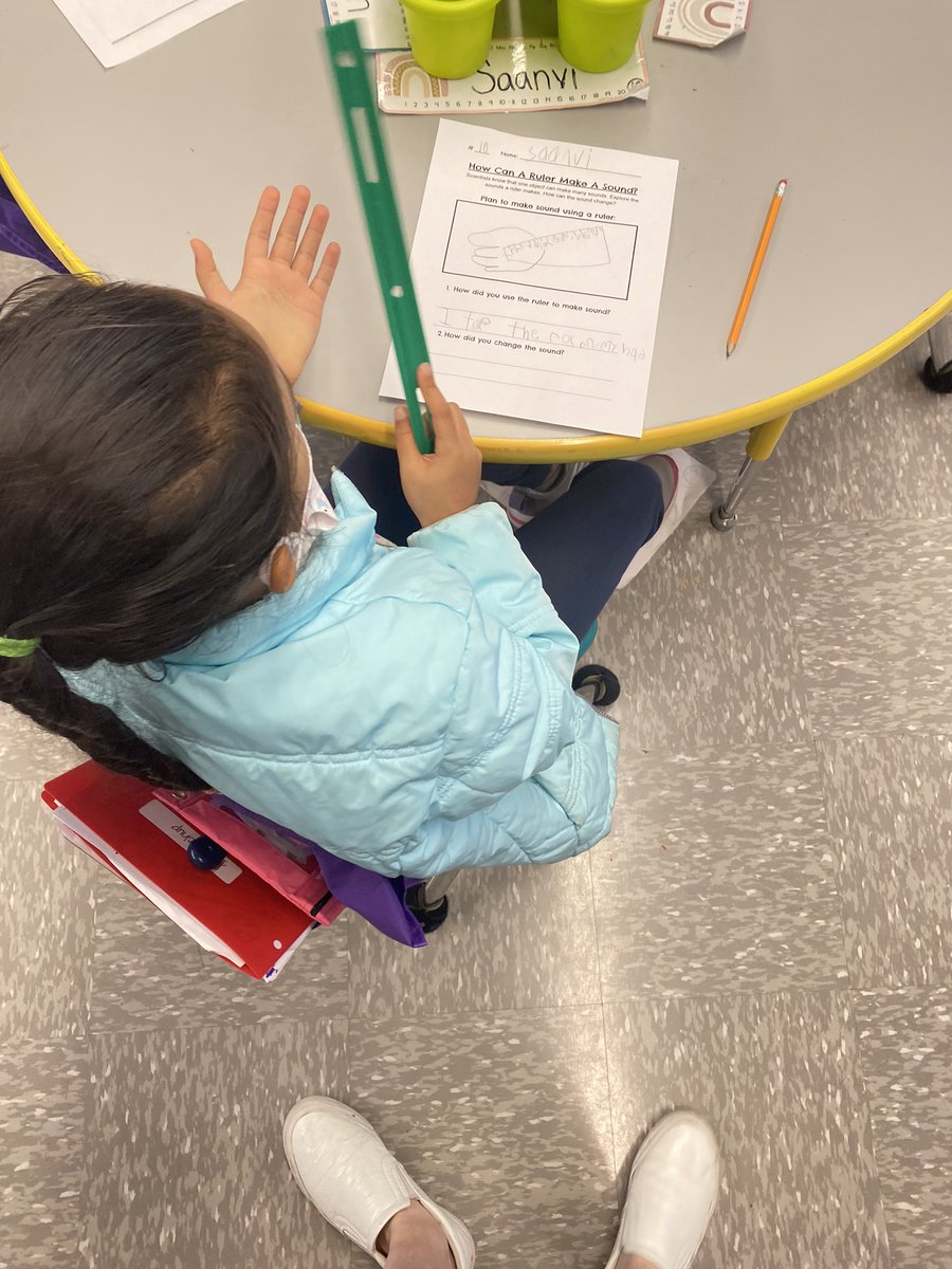 cpetonak4's tweet photo. In Science, we are learning about sound. The students had to make this ruler make a sound. They were given no other directions and they were so creative!! We learned so much from this lab! #studentbased #lncproud @Miss_Lepinsky @LincolnSchool8 https://t.co/2sPdVfvn1V