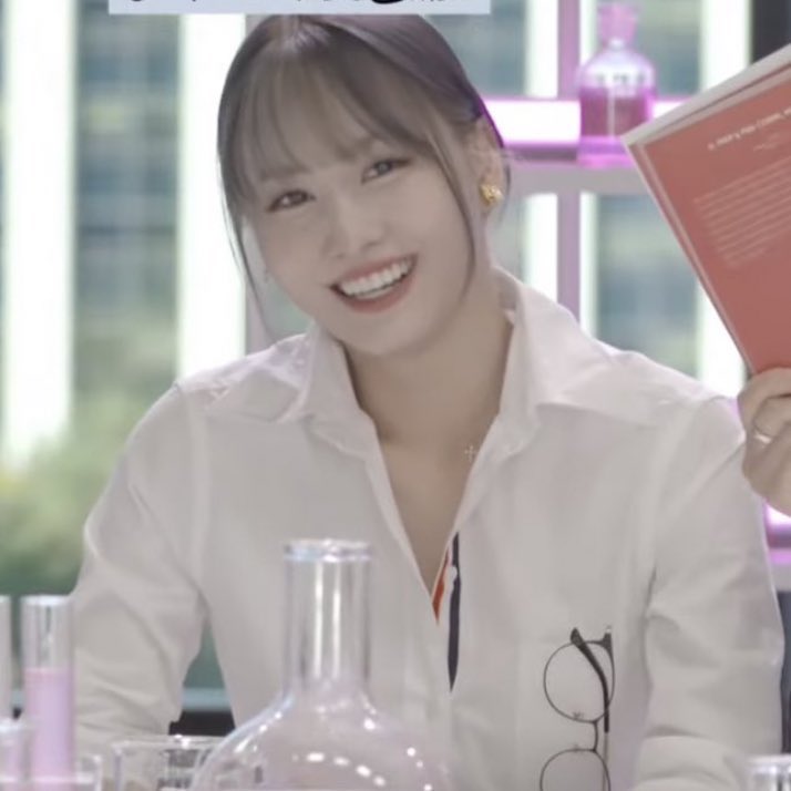 twice smiling tweet media