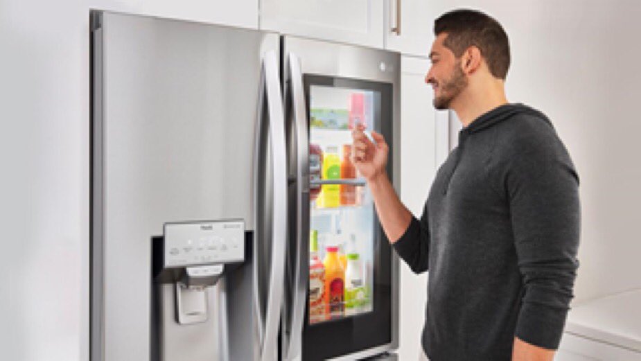 Clean #LGInstaView Fridge Checklist: 
🥕 Organize by food type
🥕 Toss any old food 
🥕 Freeze what you can 
🥕 Wipe down shelves

Start today — #CleanYourRefrigeratorDay — and continue weekly 😊
<a href="/LGUS/">LG Electronics</a> #LGFam #LGUS <a href="/lgmichaelstokes/">#LGmichaelstokes</a> <a href="/lgjoeytorres/">LGJoeyTorres</a>