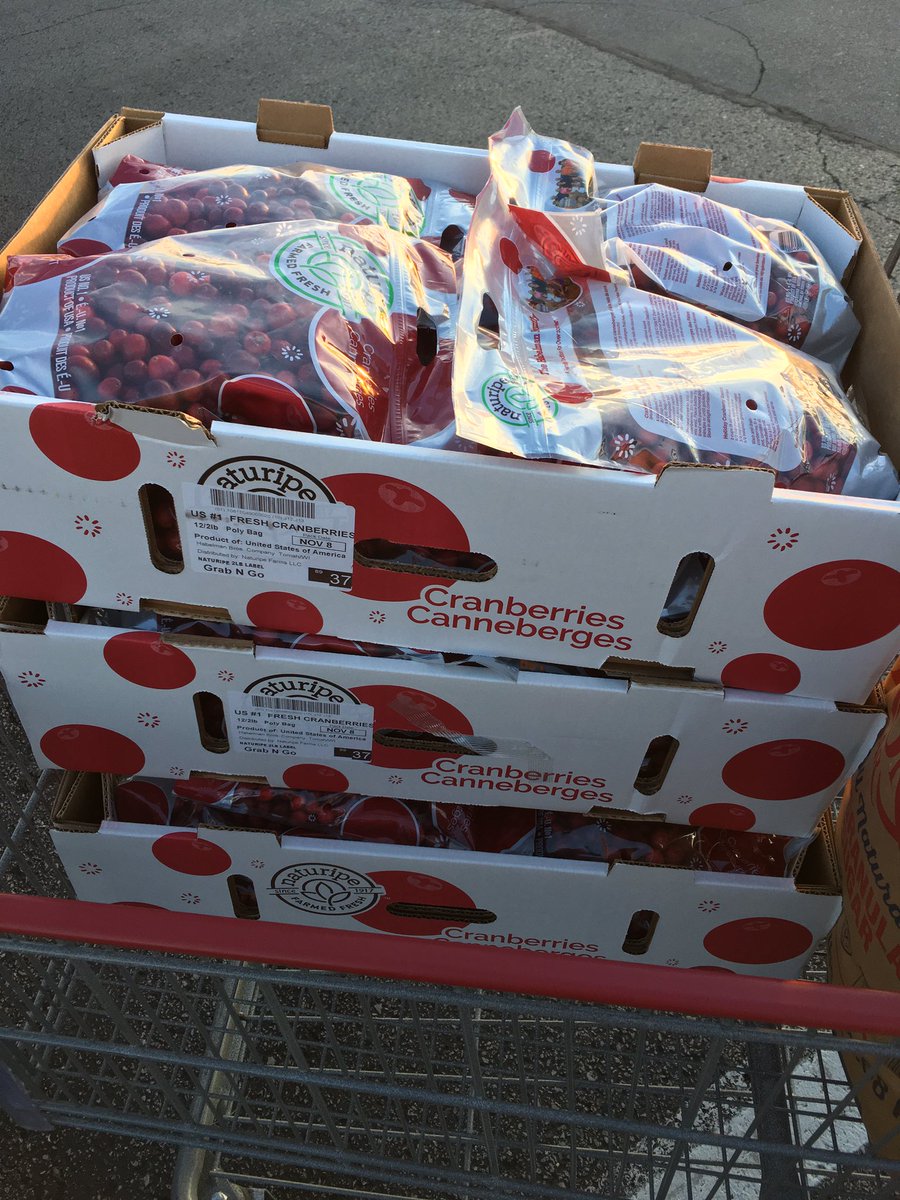 mcharcuterie's tweet photo. Cranberries for daaaayyys. #KeepJamming https://t.co/B09ff2VdxL