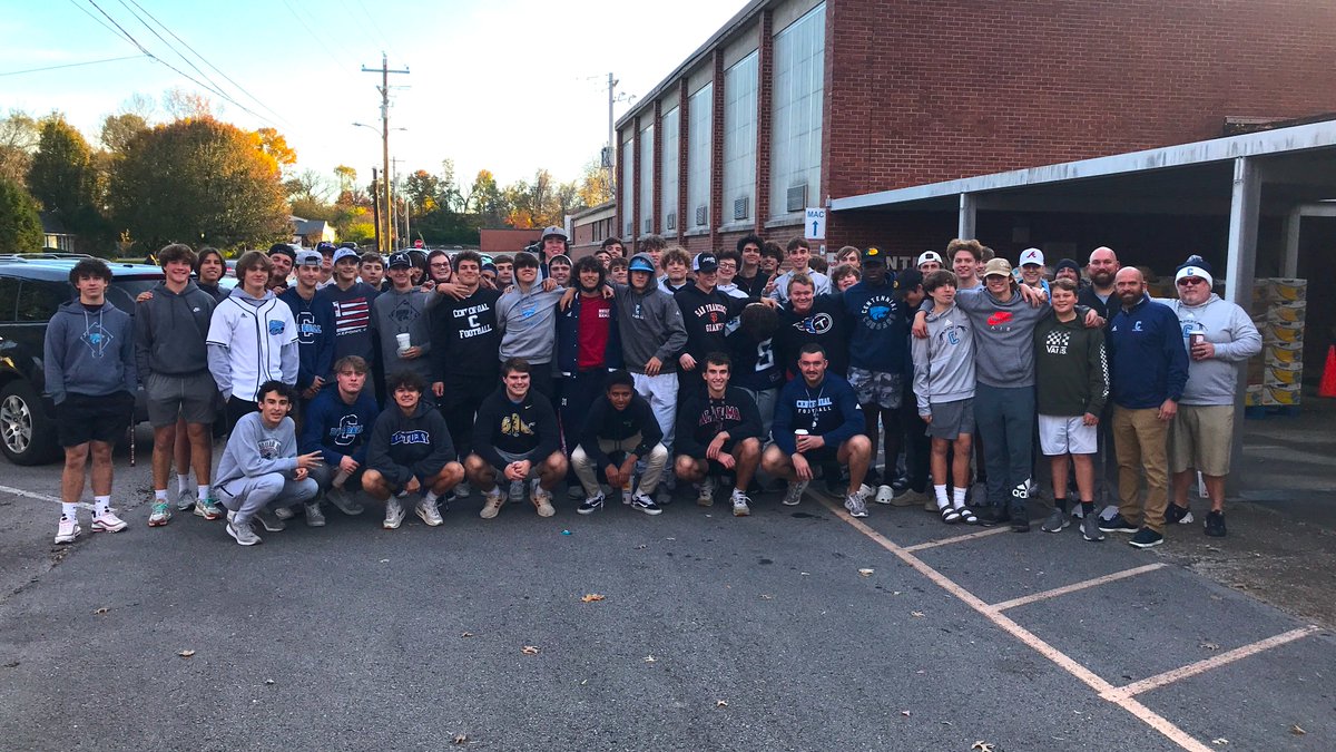 Thanks to <a href="/wcsCHSto/">Centennial Football</a> and @CHSCougarDC for bringing student volunteers to help load Thanksgiving food supplies in cars! This annual giveaway is sponsored by <a href="/fssdMAC/">FSSD MAC</a> and <a href="/feedamerifirst/">Feed America First</a> to ensure families have plenty to eat over the holidays. #FSSDproud #FSSDBeNice <a href="/NoKidHungryTN/">No Kid Hungry Tennessee</a>