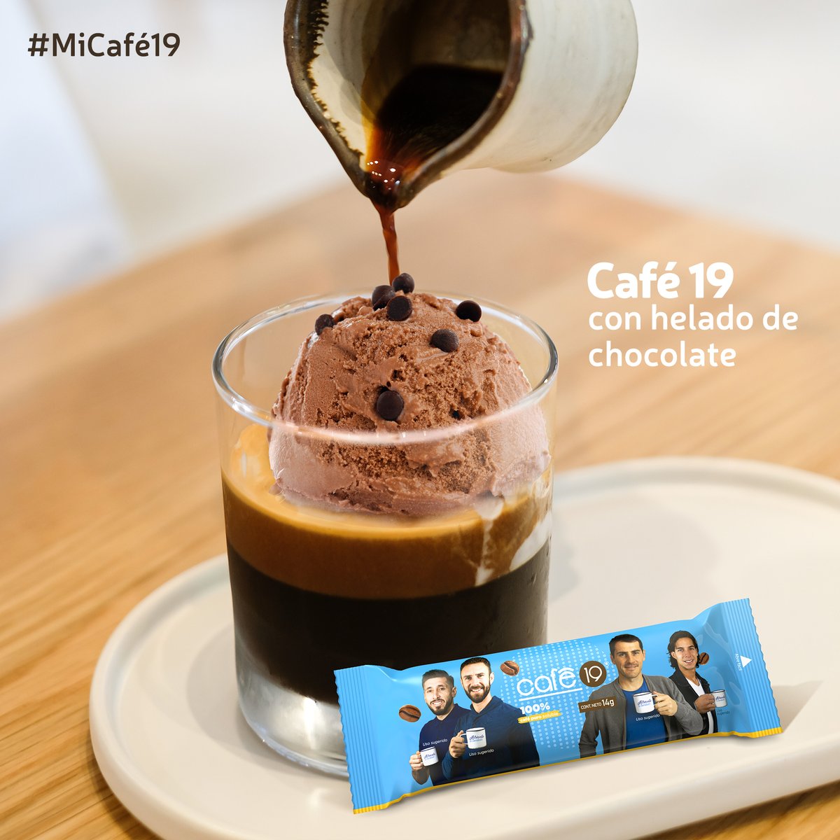 cafe19mx's tweet photo. Dale un toque extra a tu Café 19 con un delicioso toque de chocolate.
¡Está súper fácil de hacer!
#AtreveteACambiar #MiCafé19
Compra Café 19 en Tiendas OXXO.
#Café19EnTiendasOXXO https://t.co/h7hV7sv7BP