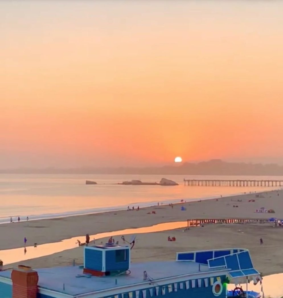 Watch Sunrise and Sunset from this dreamy beach house. Click the link to read our latest blog. #Blog #vacation #santacruz #ocean 

beach-houserentals.com/sunset-heaven-…