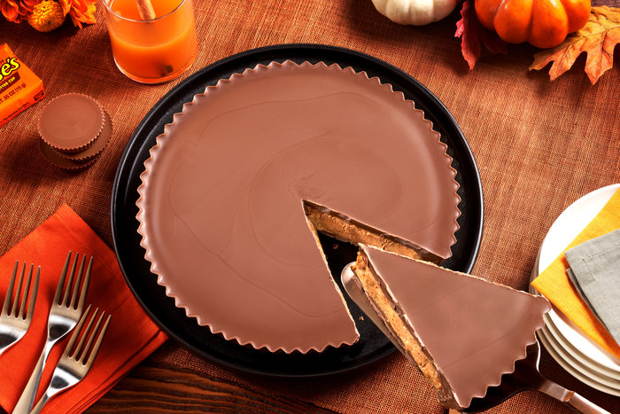 Food52's tweet photo. Reese’s launched an epic peanut butter pie, just in time for Thanksgiving. https://t.co/rdy9eGfkIf https://t.co/0vXBKneeOd
