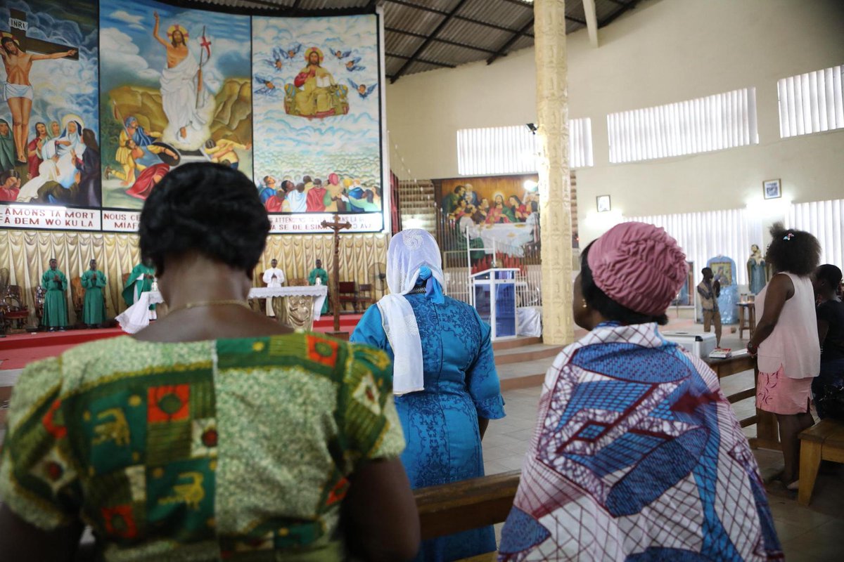 Emedia_tg's tweet photo. Le pass vaccinal sera dès ce 3 décembre 2021 exigé dans les lieux de culte au #Togo. C'est ce qui ressort d'un communiqué du ministre de l'administration territoriale, Payadowa Boukpessi, rendu public ce 15 novembre 2021 

#emedia #team228 https://t.co/lxoE6p4on7