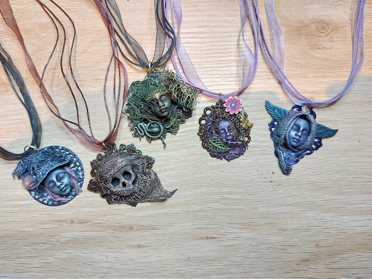 Theminimacabre's tweet photo. New makes! 
https://t.co/dUyRWGNfTq 
#lunawitch #mothernature #homedecor #gifts #handcrafted #handmadejewellery #handmadenecklace #handmadeuk #smallbusinessuk #jewellery #bespoke #oneofakind #oneoff #unique #witch #nature #unusualgifts #art #mixedmedia #powertex #handpainted https://t.co/WUVl690cQu