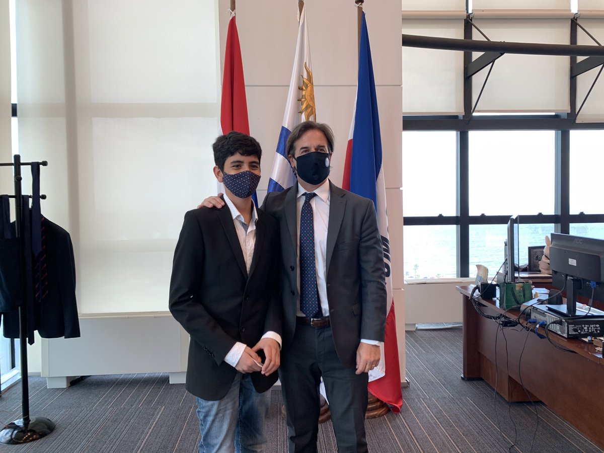 Hemofilia_UY's tweet photo. Hoy es un día histórico para la Hemofilia en 🇺🇾. Gracias a la ✉️ de Jeremías y a la humanidad de @LuisLacallePou se confirmó que niños y adolescentes tendrán acceso a un tratamiento de última generación que les cambiará la vida para siempre. https://t.co/Po9iHpAmXU